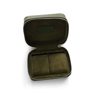 Handgefertigte Uhrenbox aus khaki grünem Leder für 2 Uhren weiches Wildleder innen stilvolles Design Sprezzi Fashion
