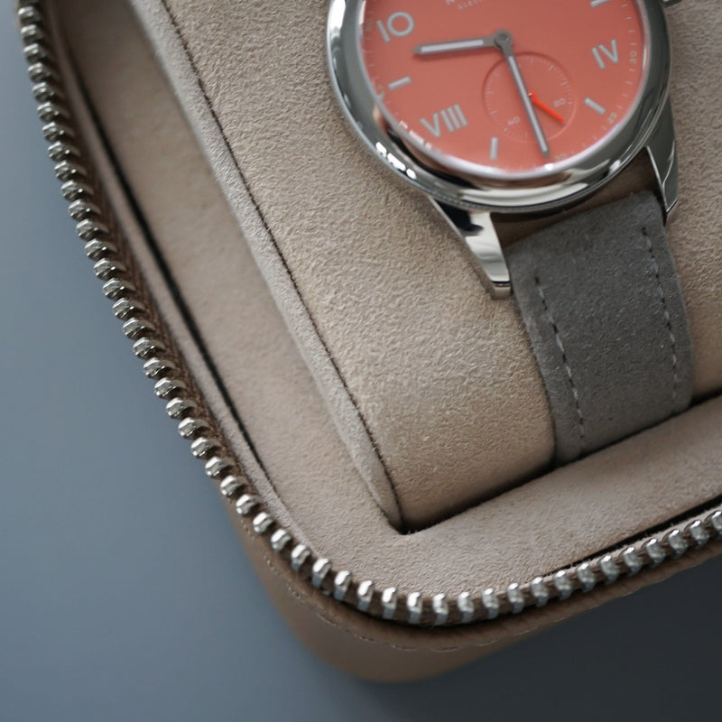 Taupefarbene Leder Uhrenbox für 2 Uhren handgefertigt weiches Wildleder innen ideal für Reisen Sprezzi Fashion
