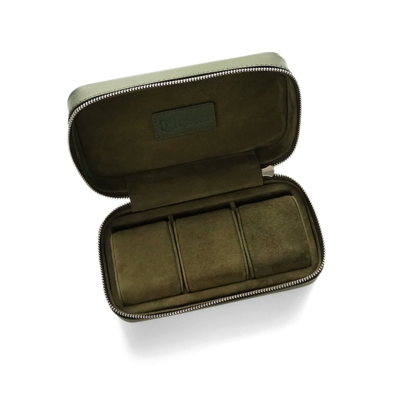 Handgefertigte Uhrenbox aus khaki Leder für 3 Uhren weiches Wildleder innen stilvolles Design Sprezzi Fashion