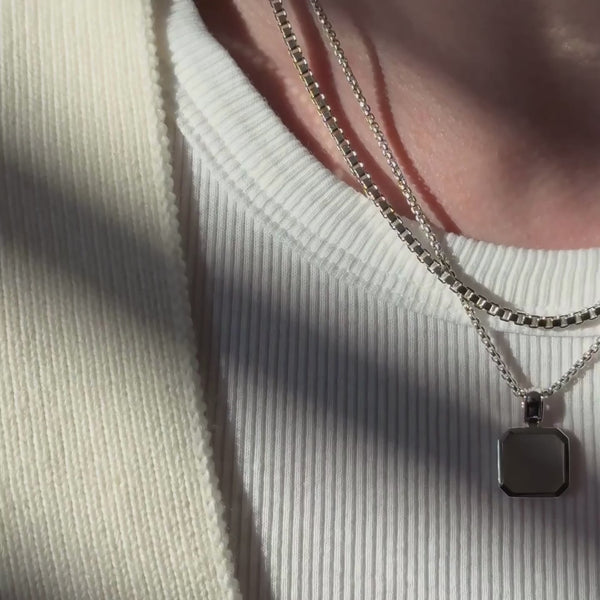 Luxuriöse Silber Halskette mit schimmerndem Perlmutt Anhänger, veredelt durch Rhodium-Beschichtung Sprezzi Fashion