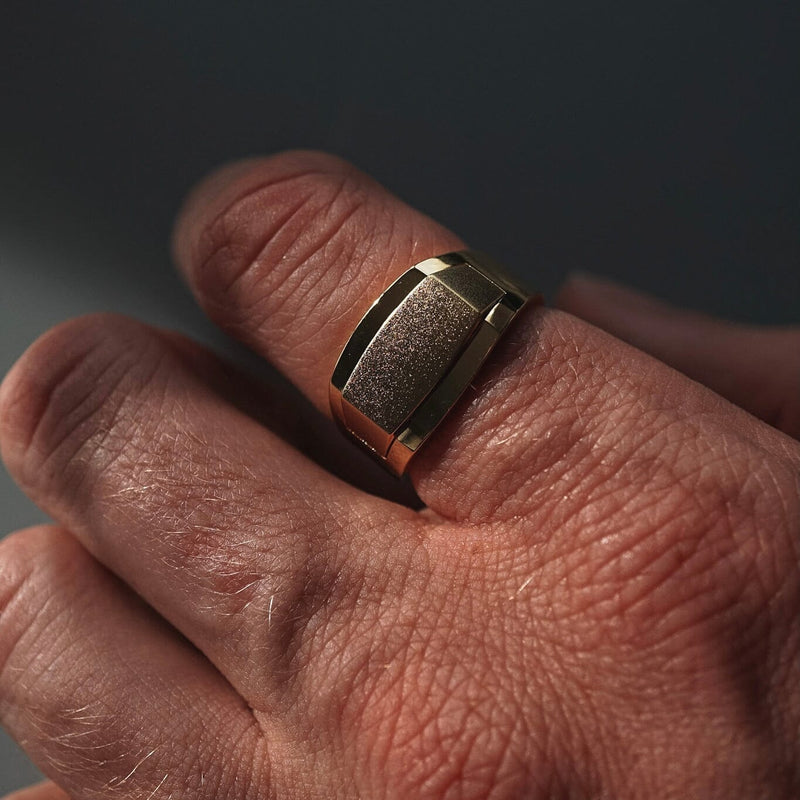 925 Silber Ring mit 18k Gold Vergoldung Edgy Design handgefertigt modern minimalistisch stilvoll fuer Herren Sprezzi Fashion