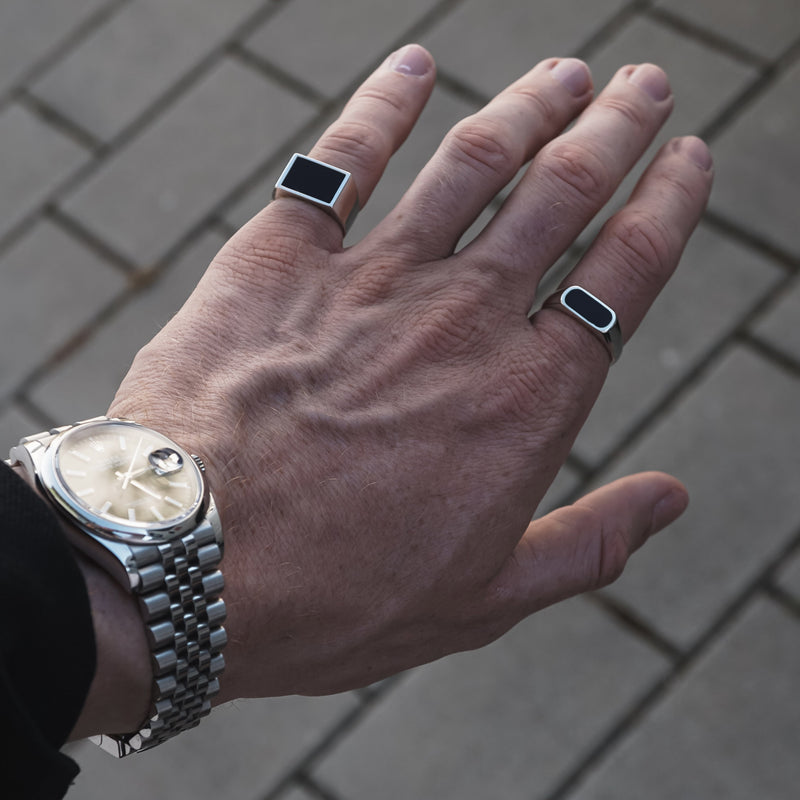 Handgefertigter Herrenring aus 925 Silber mit feinem schwarzen Onyx Stein und edlem Design Sprezzi Fashion