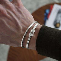 925 Silber Armreif Knot und Hammered Round Set handgefertigt robust stilvoll perfekt kombinierbar ideal als Geschenk Sprezzi Fashion