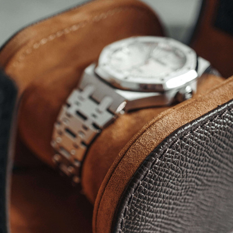 Braune Uhrenrolle aus echtem Leder mit herausnehmbarem Kissen und klassischem Design Sprezzi Fashion