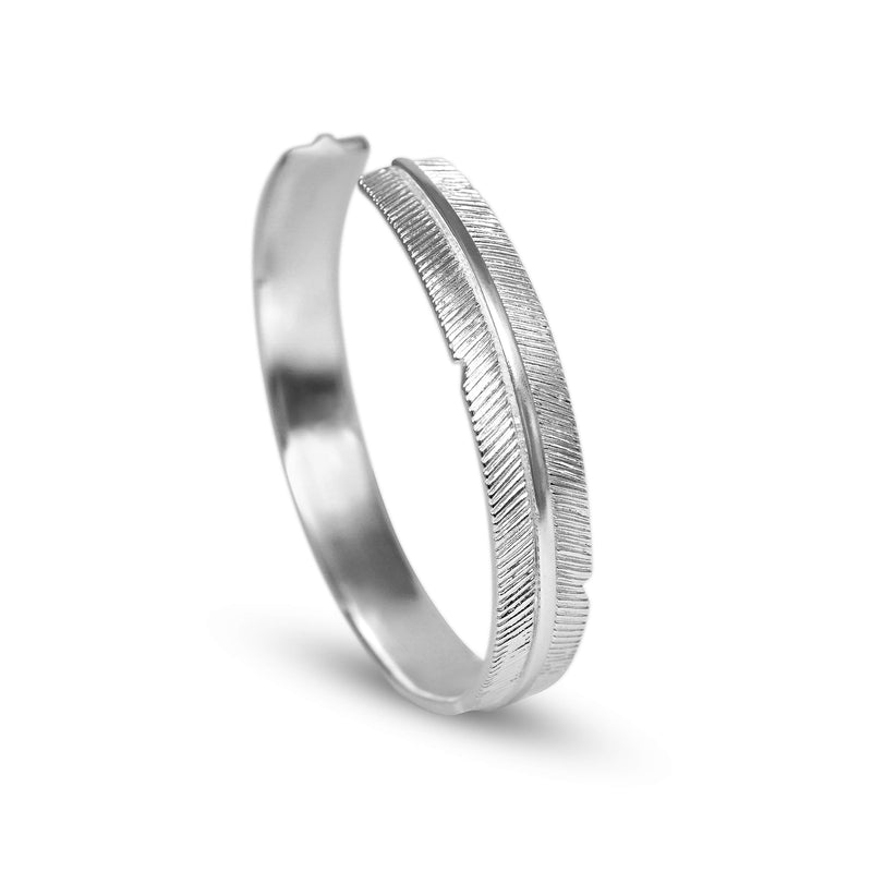 Herren Armreif im Feather Pattern Design gefertigt aus 925 Sterling Silver mit verstellbarer Form Sprezzi Fashion