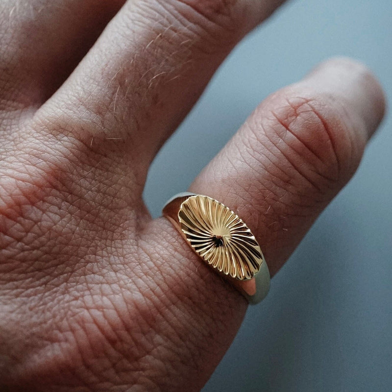 Eleganter Herren Siegelring Sunray aus 18k vergoldetem 925 Silber handgefertigt und edel Sprezzi Fashion