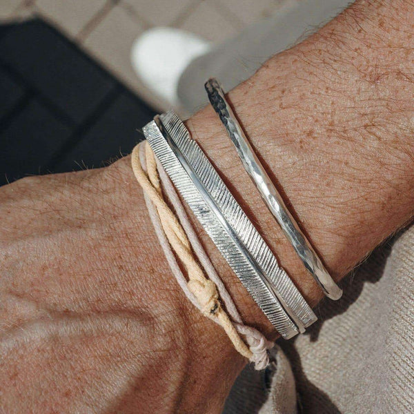 Hammered und Feather Armreif Set aus 925 Sterling Silber handgefertigt stilvoll und ideal fuer jeden Look Sprezzi Fashion