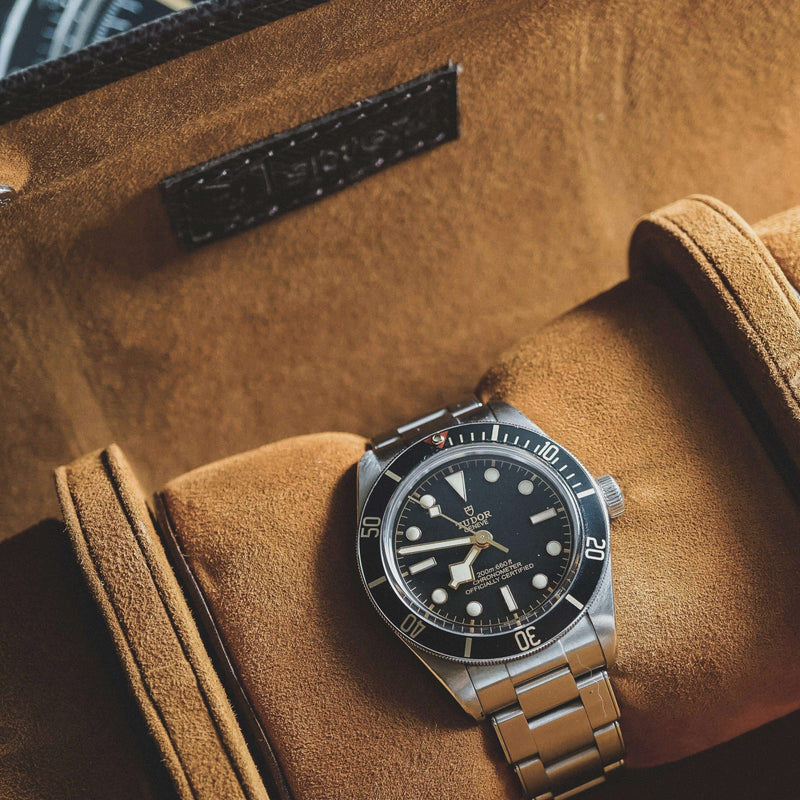 Handgefertigte braune Leder Uhrenrolle für drei Uhren in luxuriöser Saffiano Optik mit klassischem Design Sprezzi Fashion