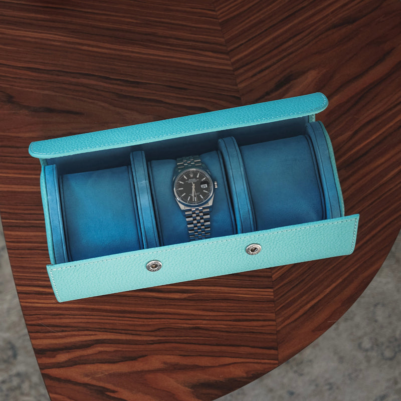 Handgefertigte Türkis Leder Uhrenrolle mit Edelstahl Druckknöpfen und herausnehmbaren Kissen für sicheren Halt der Armbanduhren Sprezzi Fashion