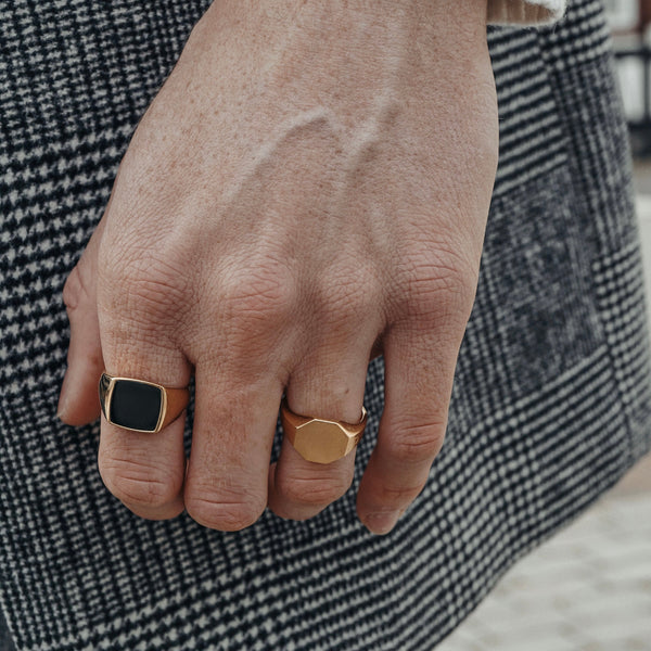 Luxuriöser handgefertigter Siegelring für Männer aus Gold mit schwarzem Onyx Sprezzi Fashion