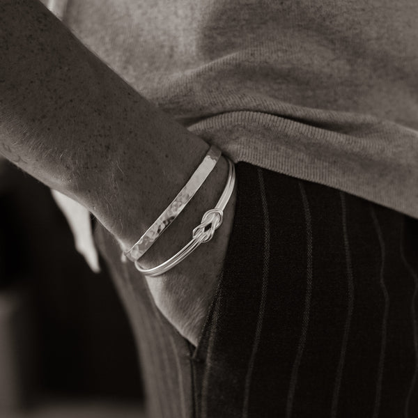 Herren Armreif Set mit Hammered und Knot Design aus 925 Silber eleganter Schmuck Sprezzi Fashion