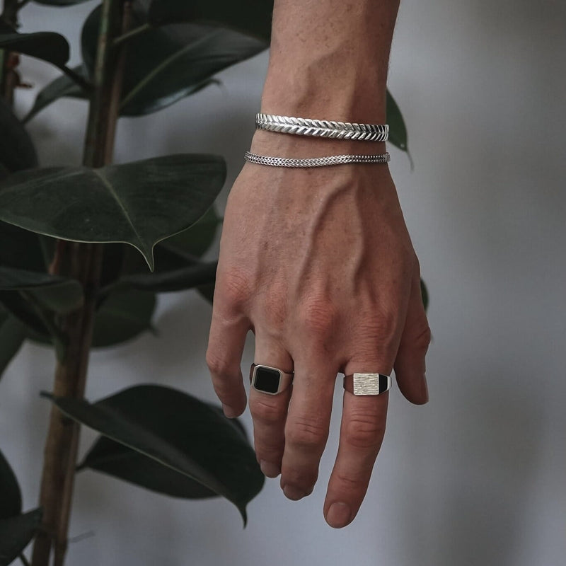 Modernes Herren Schmuck Set mit Armbändern und Ringen aus massivem Silber perfekt kombinierbar für jeden Anlass Sprezzi Fashion