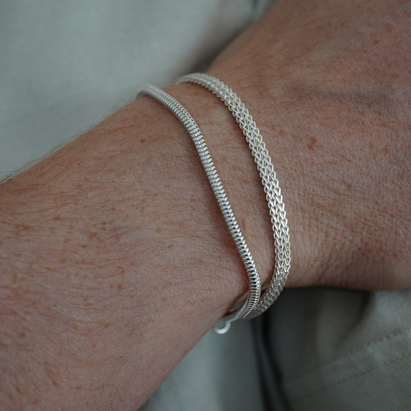 Hochwertiges Herren Snake Armband aus 925 Sterling Silver mit glänzendem Finish für modernen Look Sprezzi Fashion