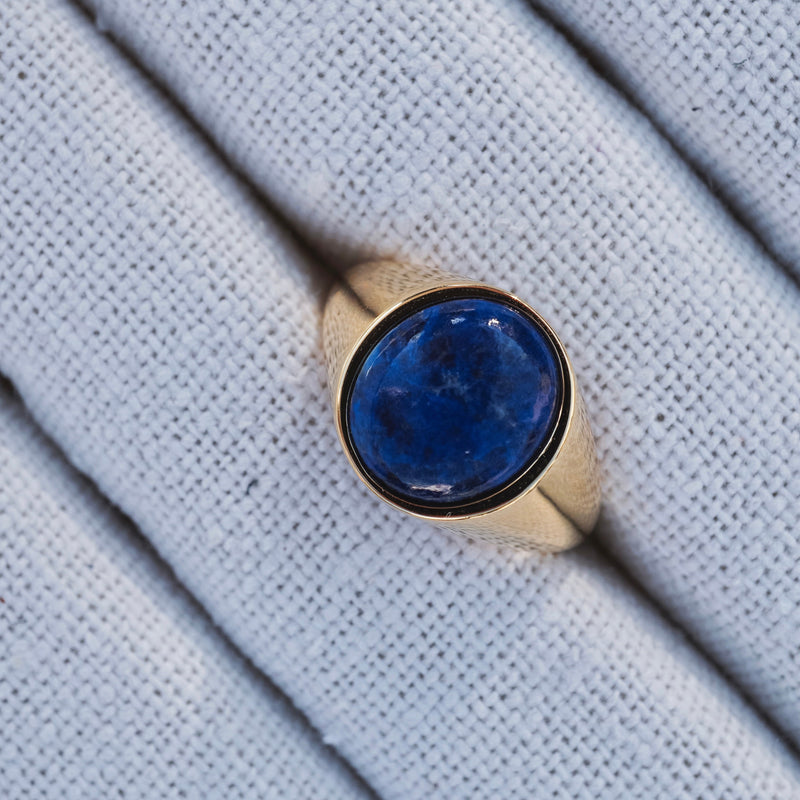 Ovaler Lapislazuli Herrenring mit 18k Goldbeschichtung, hochwertig verarbeitet Sprezzi Fashion