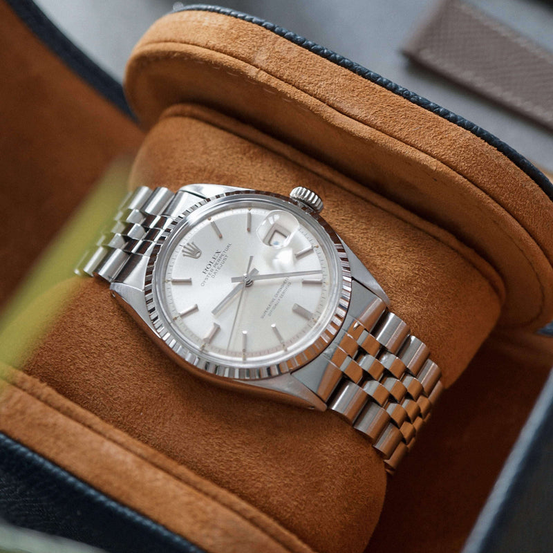 Handgefertigte Uhrenrolle aus blauem Leder fuer eine Uhr schützt vor Kratzern und Staub Sprezzi Fashion