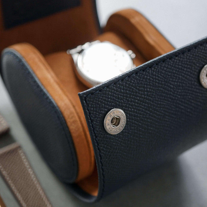 Reise Uhrenrolle aus blauem Leder fuer eine Uhr handlich und schuetzend Sprezzi Fashion