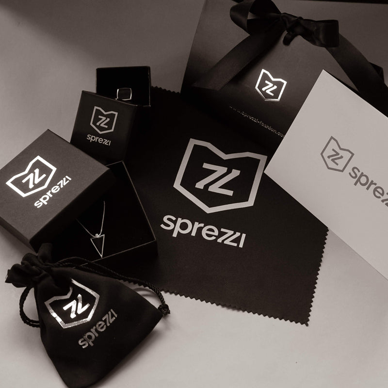 Luxurioese Geschenkverpackung fuer Schmuck mit eleganter Schmuckbox Pflegetuch und Geschenkkarte ideal als Geschenkidee Sprezzi Fashion