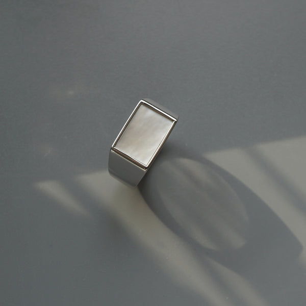 Luxuriöser Herren Siegelring aus 925 Sterling Silber mit Mother of Pearl Edelstein handgefertigt Sprezzi Fashion