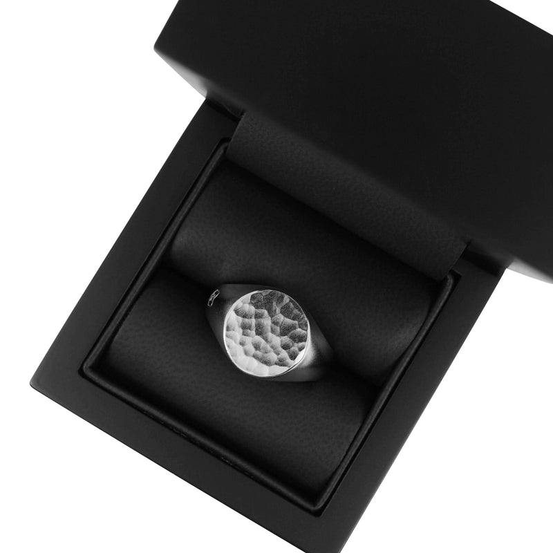 Luxuriöses schwarzes Ringetui aus feinem Leder ideal als edle Geschenkbox für Verlobungs oder Trauringe Sprezzi Fashion