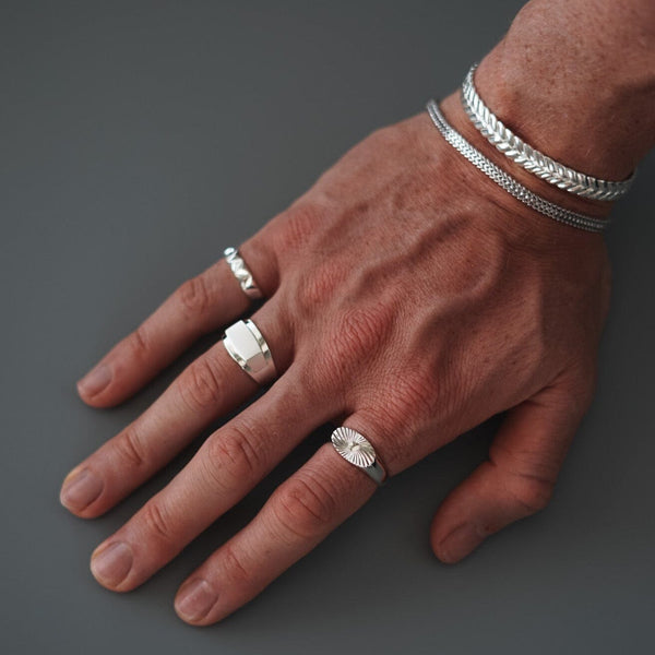 Edles Männer Silberschmuck Set mit Ringen und Armbändern aus 925 Sterling Silber handgefertigt mit luxuriösem Design und langlebiger Qualität Sprezzi Fashion