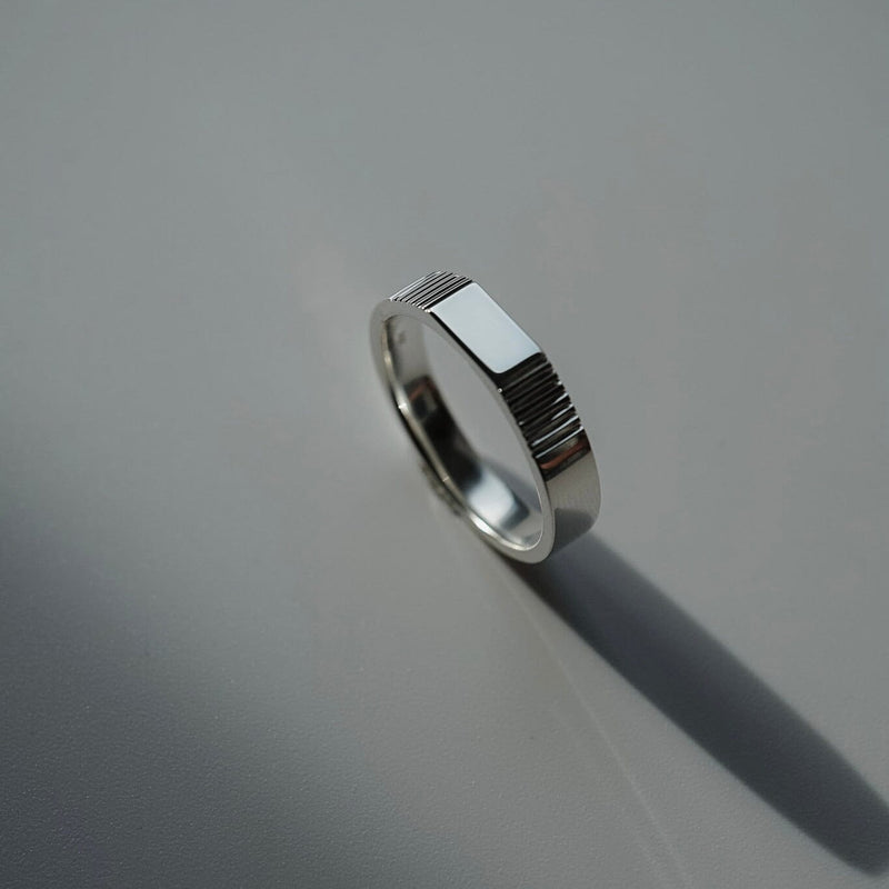 Massiver Bandring Lines aus 925 Silber im modernen Minimal Style mit glatter Struktur Sprezzi Fashion