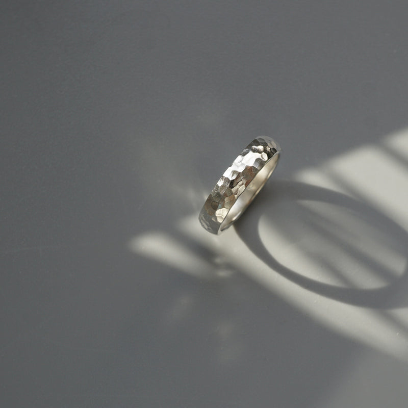 Massiver Silberring gehämmert aus 925 Sterling Silber langlebig und wasserfest ideal als Verlobungsring Sprezzi Fashion