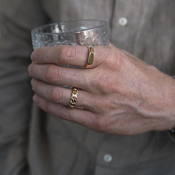 Herren Schmuckset mit zwei minimalistischen Ringen aus 18k vergoldetem 925 Sterling Silber stilvoll und langlebig Sprezzi Fashion