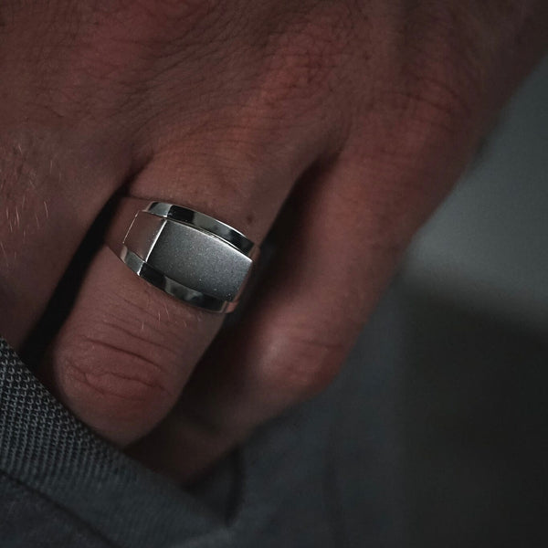 Minimalistischer Edgy Ring aus 925 Silber handgefertigt stilvoll robust modern fuer Herren Sprezzi Fashion