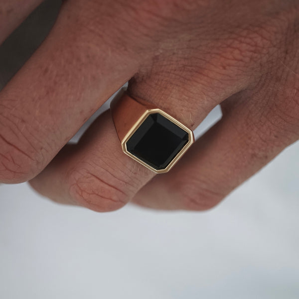 Onyx Siegelring in Gold 18k vergoldet aus 925 Sterling Silber octagonales Design handgefertigt elegant fuer Herren Sprezzi Fashion