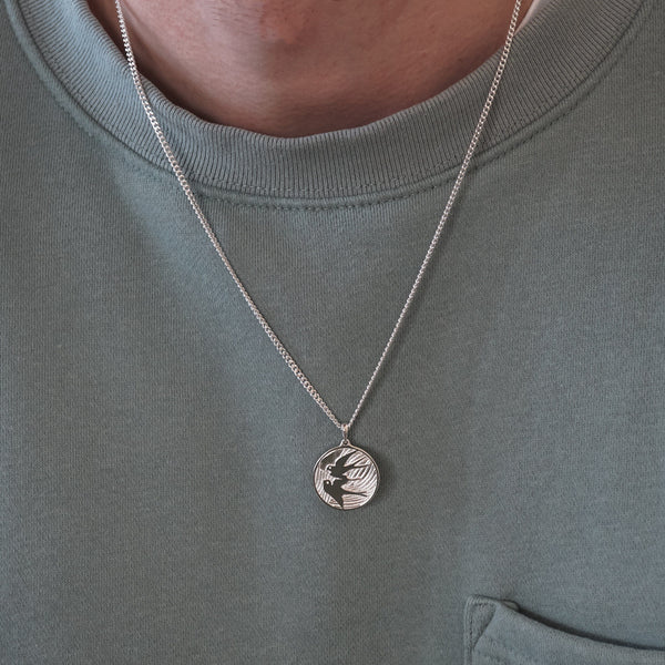 Handgefertigter Peace Dove Anhänger aus 925 Silber mit feinem Glanzfinish, perfekt als stilvolles Accessoire oder Geschenk Sprezzi Fashion