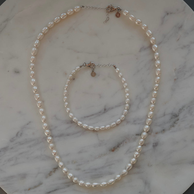 Perlenhalskette und Perlenarmband Set aus Suesswasserperlen elegantes Schmuckset fuer Sommer und Alltag Sprezzi Fashion