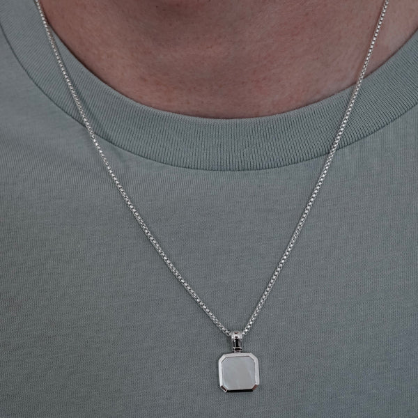 Handgefertigter Perlmutt Anhänger aus Silber mit natürlichem Schimmer und feiner Verarbeitung Sprezzi Fashion