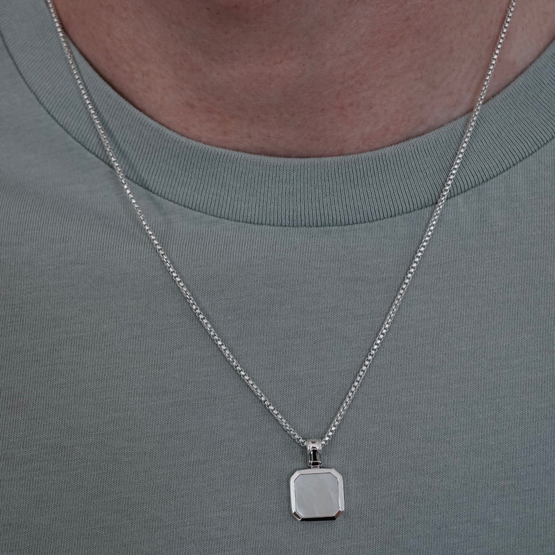Handgefertigter Perlmutt Anhänger aus Silber mit natürlichem Schimmer und feiner Verarbeitung Sprezzi Fashion