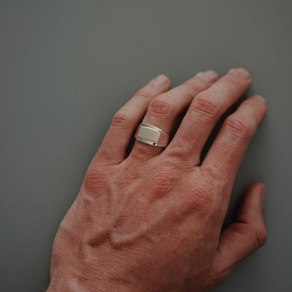 Edgy Ring in Silber 925 Sterling handgefertigt elegant minimalistisch robust fuer Maenner Sprezzi Fashion