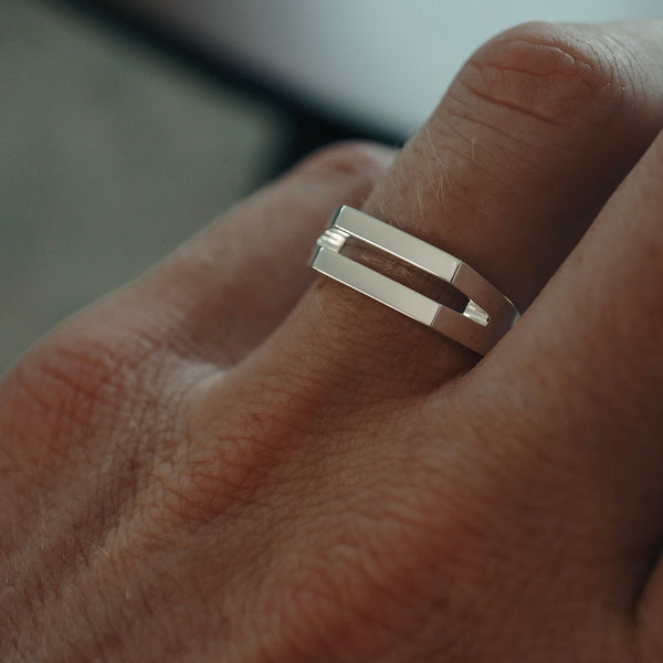 Ring Split in Silber 925 Sterling handgefertigt eckig minimalistisch stilvoll fuer Herren Sprezzi Fashion