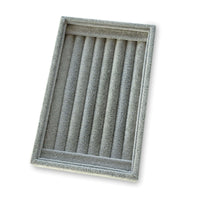 Elegantes Schmuck Display aus grauem Samt ideal zur Aufbewahrung von Ringen und Armreifen schützt Schmuck vor Kratzern Sprezzi Fashion