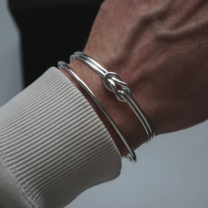 Set aus zwei 925 Silber Armreifen fuer Herren schickes und casual Design ideal fuer Alltag und Geschenk Sprezzi Fashion