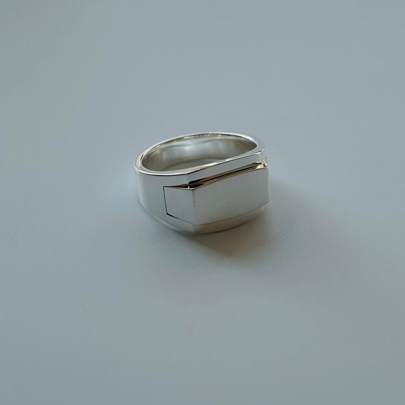 Edgy Ring aus Silber 925 Sterling modern handgefertigt minimalistisch stilvoll fuer Herren Sprezzi Fashion