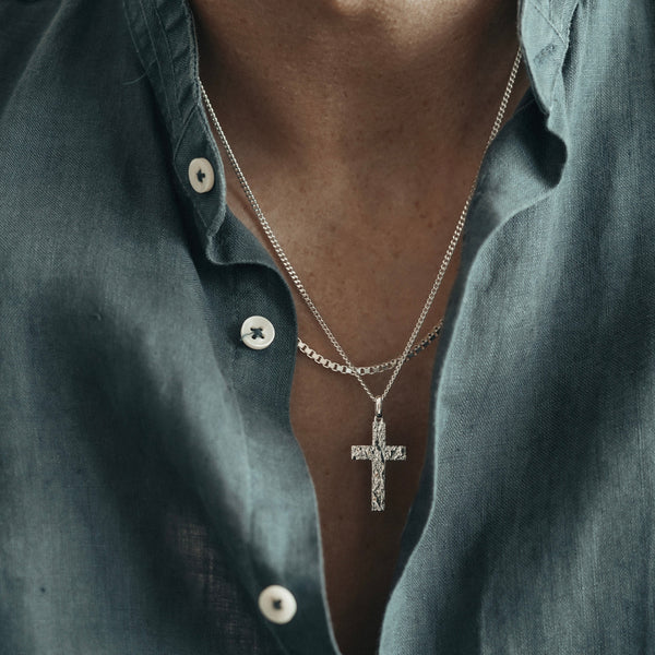 Handgefertigter Kreuzanhänger aus reinem 925 Silber minimalistisches Design, perfekt für Halsketten von Sprezzi Fashion