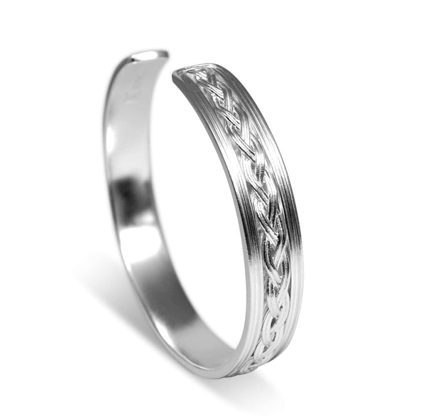 Silberner Armreif fuer Herren aus echtem 925 Sterling Silber handgearbeitet und edel fuer stilbewusste Maenner Sprezzi Fashion