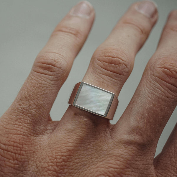 Stilvoller Herren Siegelring aus 925 Sterling Silber mit handgesetztem Mother of Pearl Stein Sprezzi Fashion