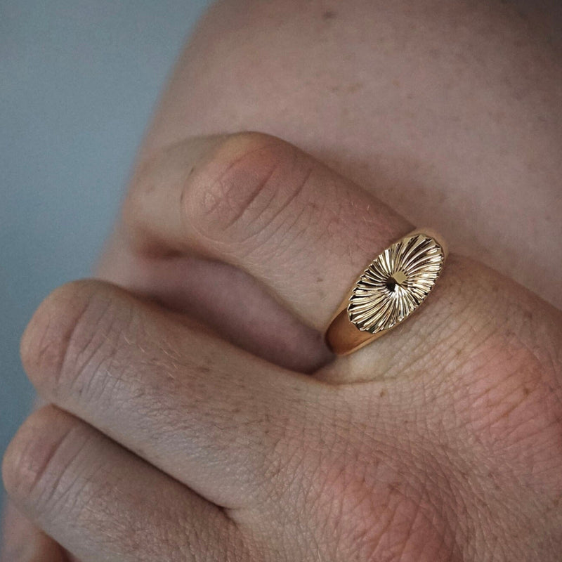 Minimalistischer Sunray Ring vergoldet mit 18k Echtgold modernes Schmuckstück für Herren Sprezzi Fashion