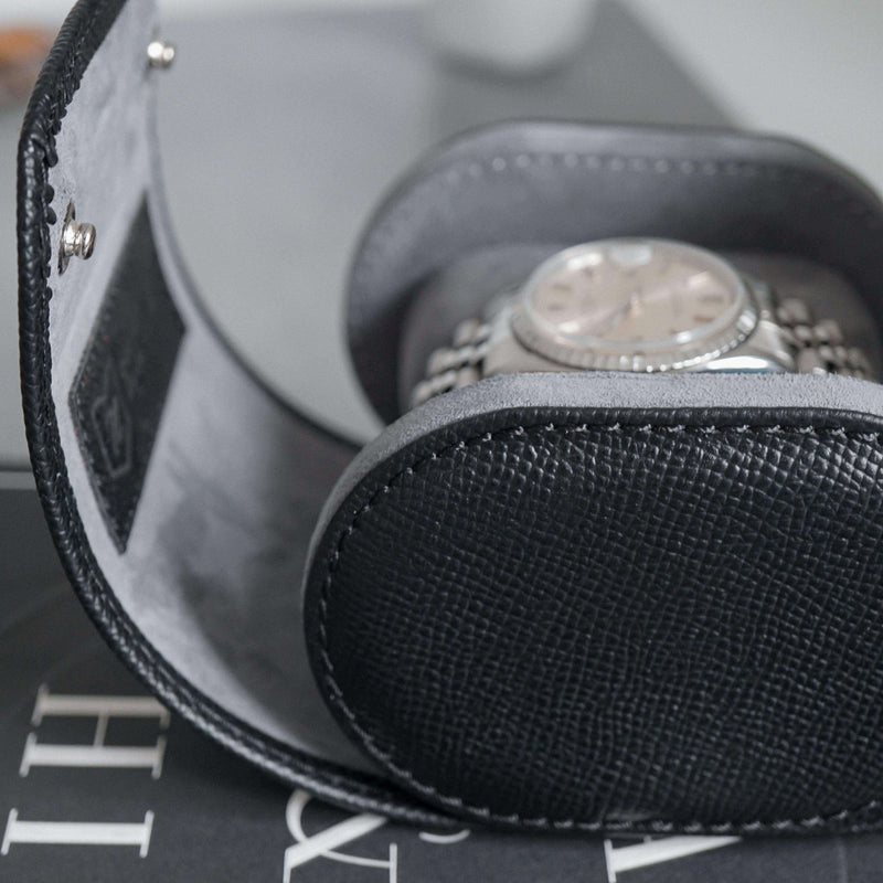 Klassische schwarze Uhrenbox aus hochwertigem Leder für eine Uhr ideal für Reisen und Zuhause Sprezzi Fashion