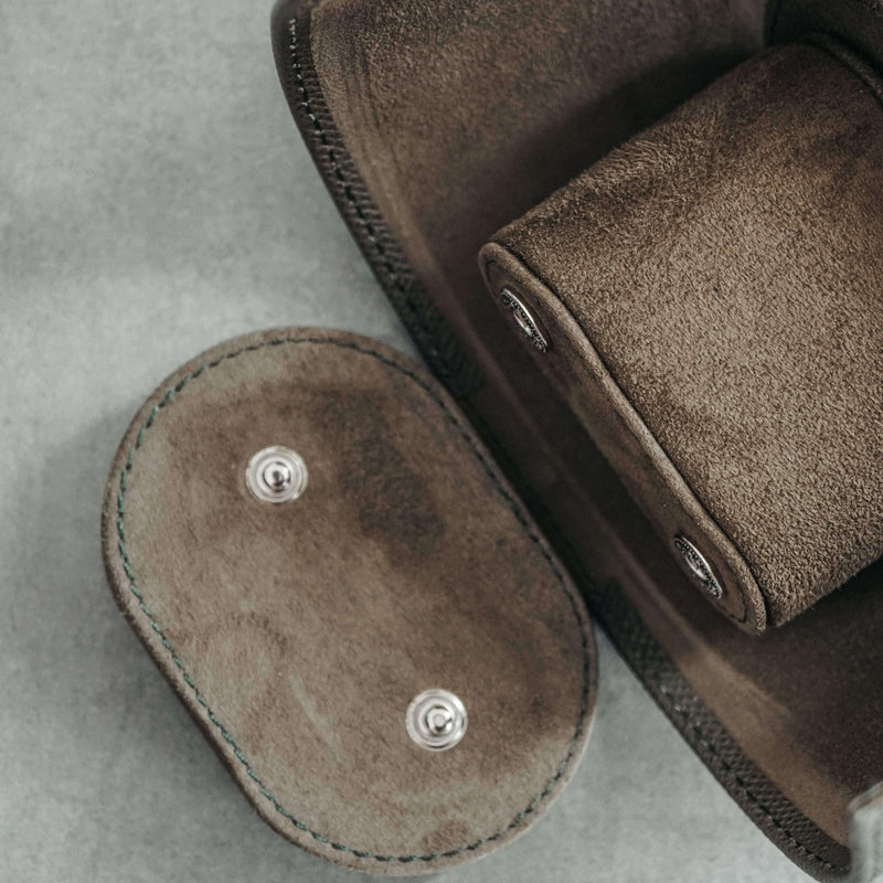 Uhrenrolle aus Khaki grünem Leder handgefertigt für drei Uhren mit klassischem Design und praktischer Aufbewahrung Sprezzi Fashion