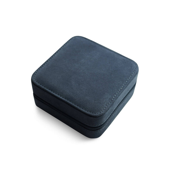 Schmuckbox aus Velours in Blau mit mehreren Fächern für Ringe, Ketten und Armreifen. Sprezzi Fashion